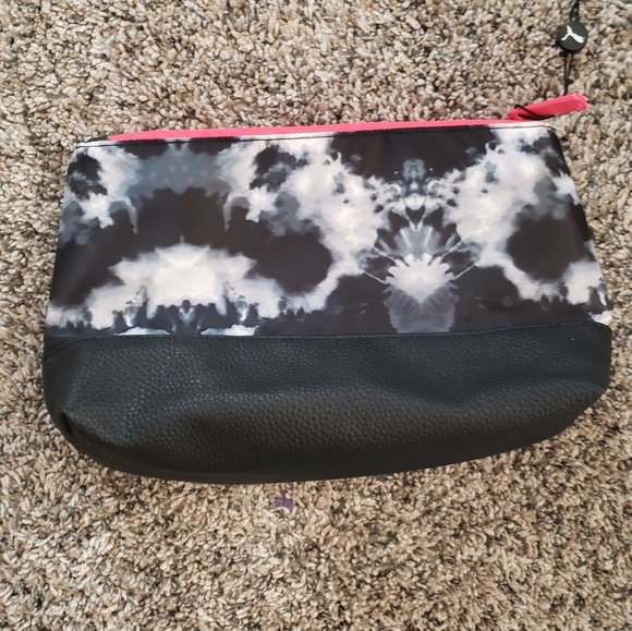 PUMA| NWOT| Makeup Travel Toiletries Bag - Picture 2 of 3